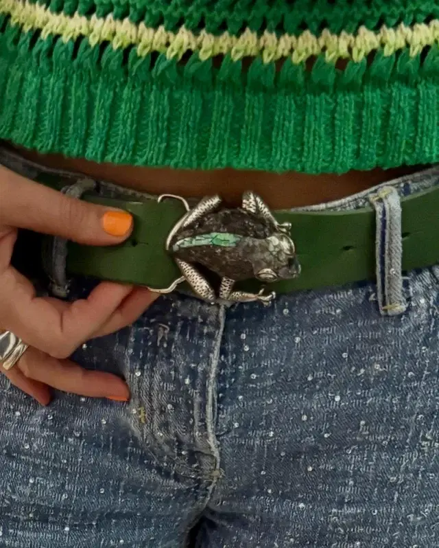 This frog needs a home! 🐸 
He’s a pretty special belt buckle.. hand set with mother of pearl, he changes colour with light & his surroundings. 
It would look beautiful on any colour belt strap - was £140 now £120❤️